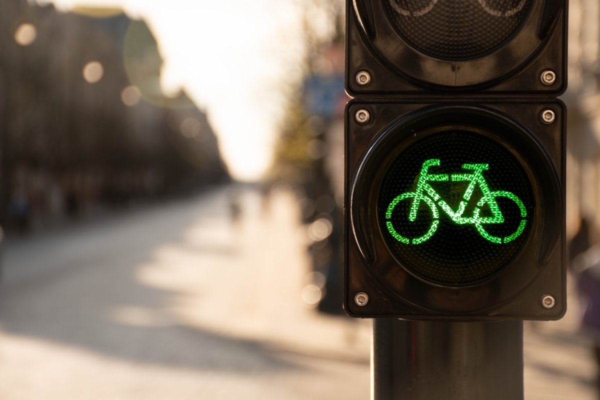 image showing green traffic light for bikes