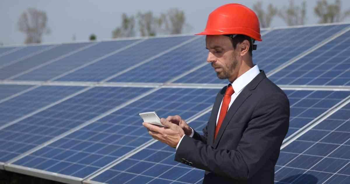 image showing a professional solar panel installer assessing the amount of solar panels necessary to power a house