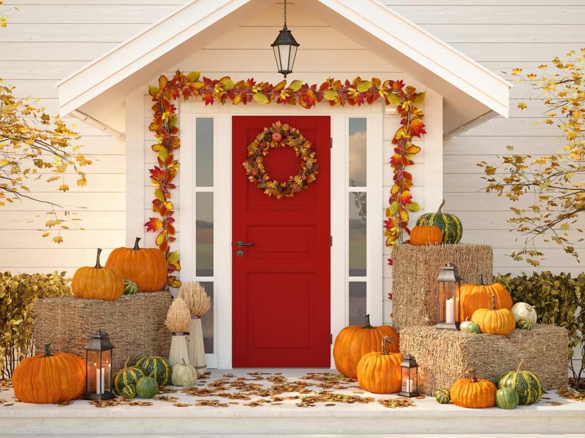 image showing outside door of an house with thanksgiving hanger